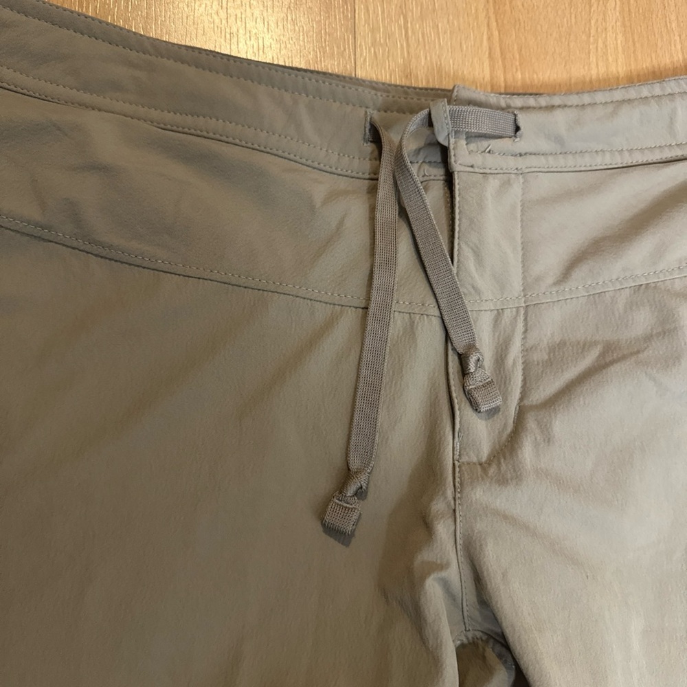 Mountain Hardwear Women's Pants in Tan and Blue - Picture 2 of 7
